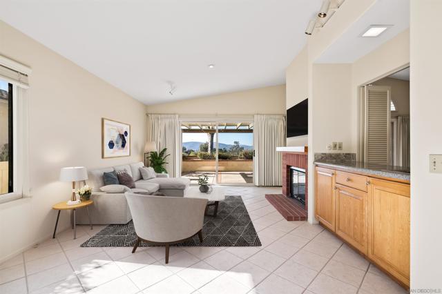 18113 Calle Estepona, San Diego CA: https://media.crmls.org/mediaz/8527d51e-e496-4347-8e3c-773e42ee2460.jpg