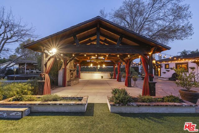 22651 Calvert Street, Woodland Hills CA: https://media.crmls.org/mediaz/8527f352-1b4c-4c04-8990-55d95cafff20.jpg
