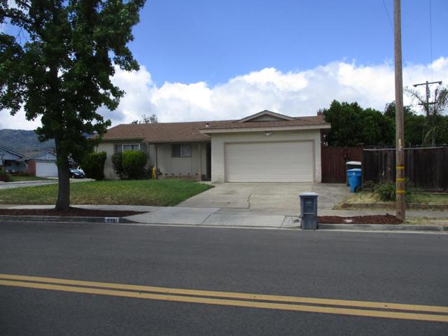 8401 La Alondra Way, Gilroy CA: https://media.crmls.org/mediaz/85281b91-a8db-4049-aad4-5b858ce5e16a.jpg