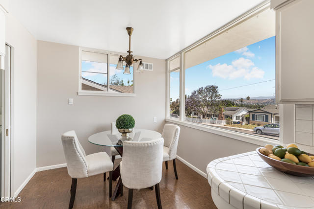 47 Grandview Circle, Camarillo CA: https://media.crmls.org/mediaz/8528259f-4fb0-44a2-9c33-eb057260d68f.jpg