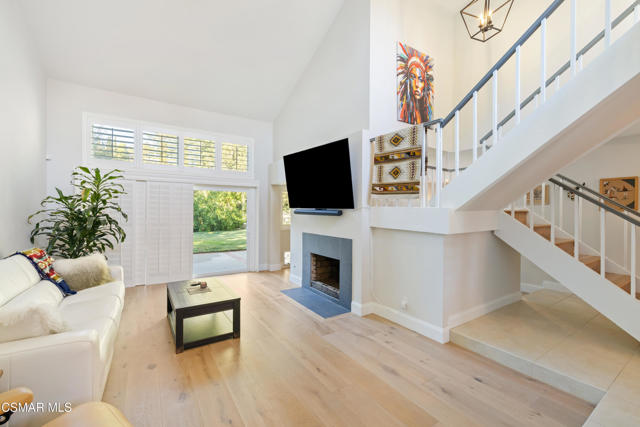 885 Rim Crest Drive, Westlake Village CA: https://media.crmls.org/mediaz/85283513-18ab-4b21-bc1e-2477cca4d89d.jpg