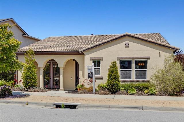 481 Logan Way, Marina CA: https://media.crmls.org/mediaz/85288571-4737-486f-9ccc-b1a6d863c6db.jpg