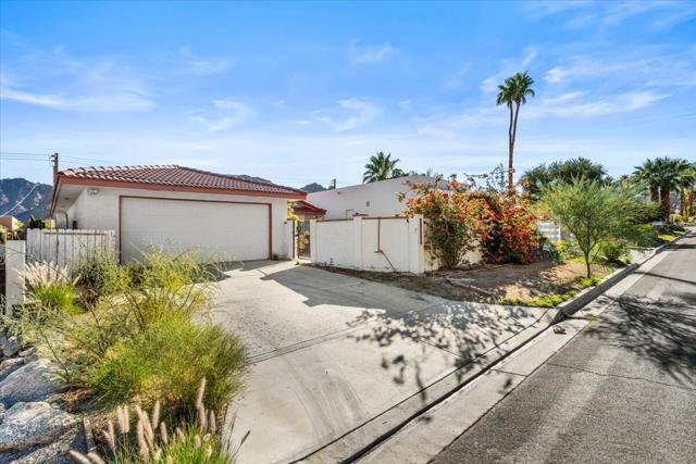 54180 Avenida Cortez, La Quinta CA: https://media.crmls.org/mediaz/8529030c-216c-4faf-85da-8a621ed8428b.jpg