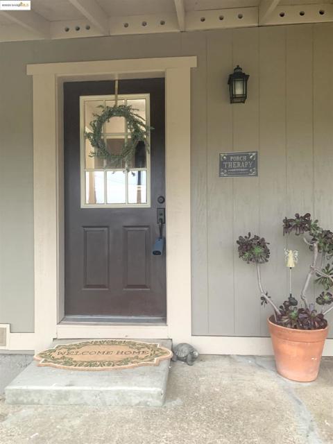 5372 Tule Tree Ln, Oakley CA: https://media.crmls.org/mediaz/852928e5-ed9c-4bbf-bcec-2156e1298957.jpg