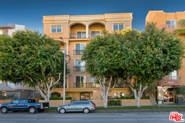 8612 Burton Way 201 Los Angeles, California Luxury 2 bedrooms 2 1/2 bath condo in a beautiful building built in 2011. Gorgeous front unit with high ceilings, recessed lighting and hardwood flooring all through out. Kitchen with high end stainless steel Bosch appliances and washer, dryer in the unit. Living room with nice view and large balcony. Master bedroom with a luxury bathroom and walk-in closet.