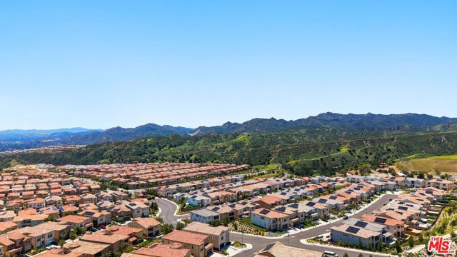 20517 W Deer Grass Court, Porter Ranch CA: https://media.crmls.org/mediaz/8529900d-a34f-44cb-beb1-03811264bf73.jpg