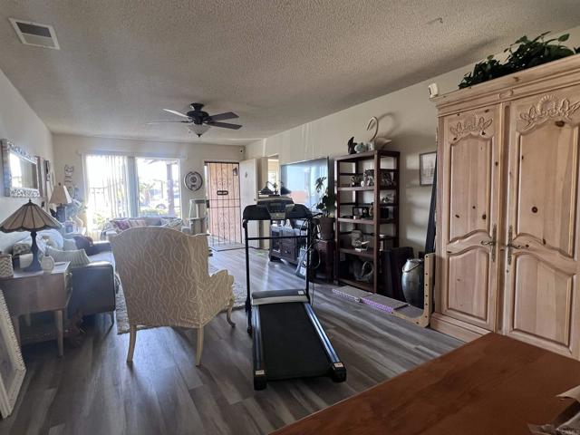 Detail Gallery Image 4 of 15 For 4734 Rim Rock Rd, Oceanside,  CA 92056 - 2 Beds | 1 Baths