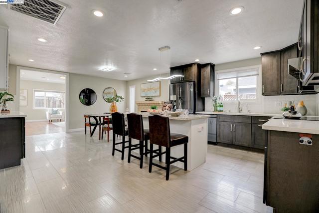 Image 6 of 43 For 39143 Donner Way