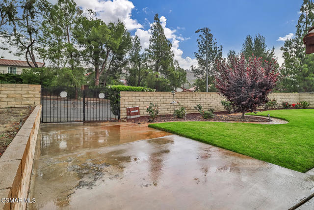 11820 Doral Avenue, Porter Ranch CA: https://media.crmls.org/mediaz/8529d8f1-8f5f-428f-a1f4-d9626a3985f6.jpg