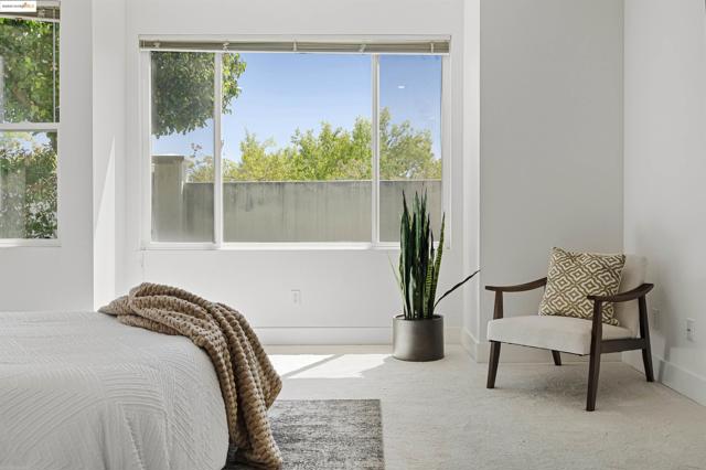1040 Bismarck Terr, Brentwood CA: https://media.crmls.org/mediaz/8529f150-c799-493c-8d0b-75df5b657143.jpg