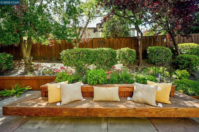 125 Coriander Ct, San Ramon CA: https://media.crmls.org/mediaz/852a4a90-83c1-4697-8fdf-63a93b30a598.jpg