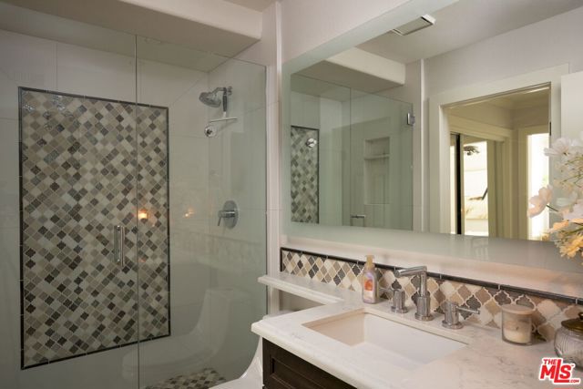 26430 Emerald Dove Drive, Valencia CA: https://media.crmls.org/mediaz/852a7d37-c1ba-4211-9dd2-e26c09dd5d52.jpg