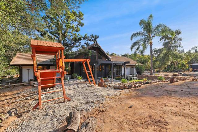 1722 Tierra Libertia Rd, Escondido CA: https://media.crmls.org/mediaz/852b4424-6279-492a-95ea-99ad1307cc6d.jpg