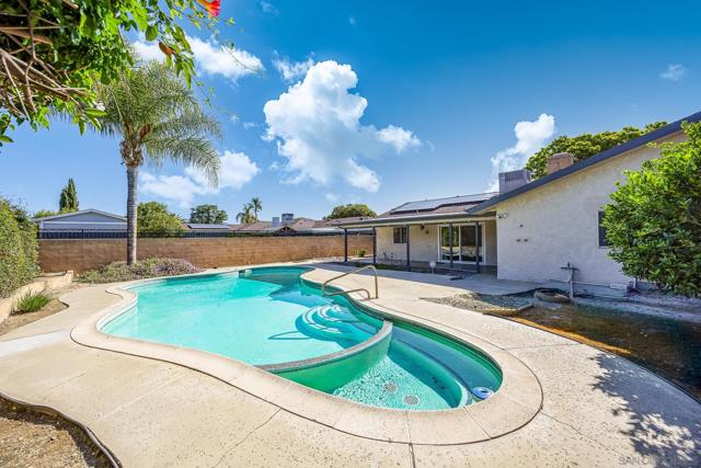 26463 Hamre Pl, Hemet CA: https://media.crmls.org/mediaz/852b51b7-9a55-489a-be0b-c25ee957eb3b.jpg