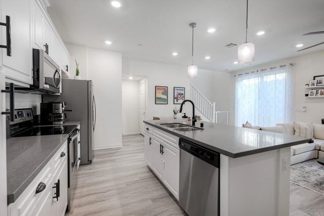 Detail Gallery Image 15 of 35 For 1374 Palo Verde Way, Vista,  CA 92083 - 3 Beds | 2/1 Baths