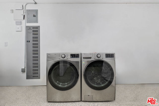 18954 Pacific Coast Highway, Malibu CA: https://media.crmls.org/mediaz/852c50f5-b57b-466c-aee4-e688b24499d2.jpg