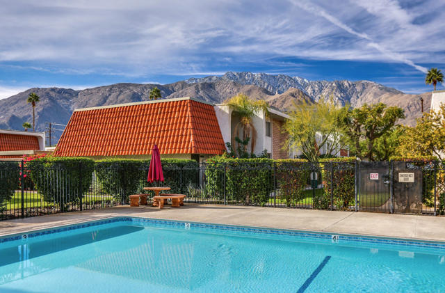 2274 N Indian Canyon Drive, Palm Springs CA: https://media.crmls.org/mediaz/852cad0a-865e-482a-a56f-14e8fd60a896.jpg