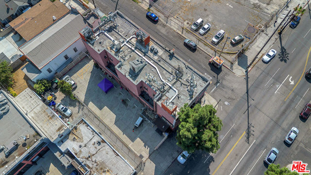 5734 S Broadway, Los Angeles CA: https://media.crmls.org/mediaz/852cb198-dee1-4e05-911f-0481cde9bd99.jpg
