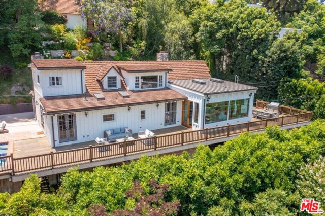 3940 Davana Road, Sherman Oaks CA: https://media.crmls.org/mediaz/852d6ac1-ef28-4a44-85a7-fbf17aea88a0.jpg