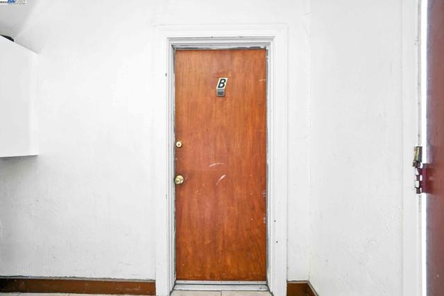 2238 7Th, Berkeley CA: https://media.crmls.org/mediaz/852da7a2-8da1-4df0-ab74-85de327eed93.jpg