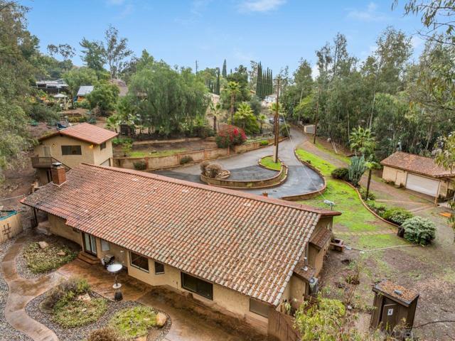 11580 Manzanita Rd, Lakeside CA: https://media.crmls.org/mediaz/852e35c8-b8f3-4932-9448-efbff8024a54.jpg
