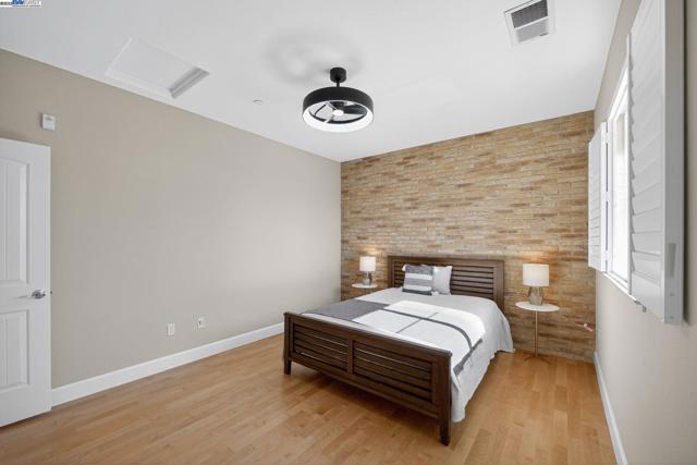 3231 Central Pkwy, Dublin CA: https://media.crmls.org/mediaz/852e76e5-8864-4448-99fa-bf64289a99c3.jpg