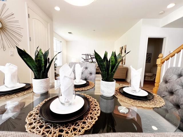 49031 Woodgrove Cmn, Fremont CA: https://media.crmls.org/mediaz/852e8629-856b-4cc1-912c-2ef56375b815.jpg