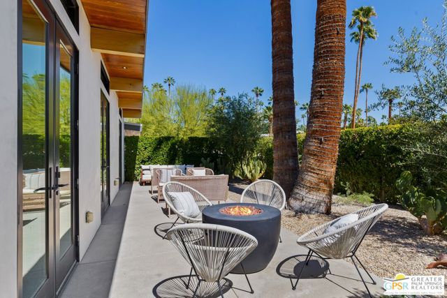 1189 N Rose Avenue, Palm Springs CA: https://media.crmls.org/mediaz/852e932d-1fa6-4985-8345-79b3749634b4.jpg