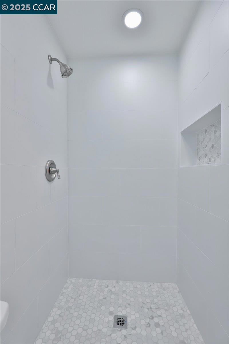 https://media.crmls.org/mediaz/852eda3b-0c5a-4b9d-9f6f-3ceb5231ea68.jpg?preset=X-Large