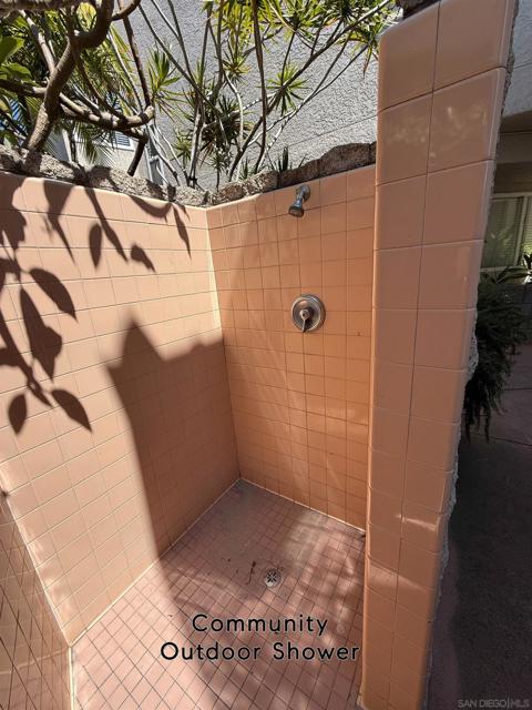 3701 Riviera Dr, San Diego CA: https://media.crmls.org/mediaz/852fc1d6-6e84-4162-8514-761dc3efe606.jpg