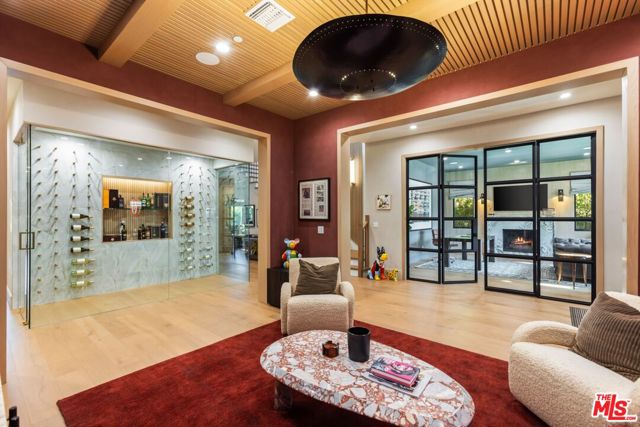 5084 Valjean Avenue, Encino CA: https://media.crmls.org/mediaz/85304227-cedb-4bcb-8b22-840acd9af139.jpg