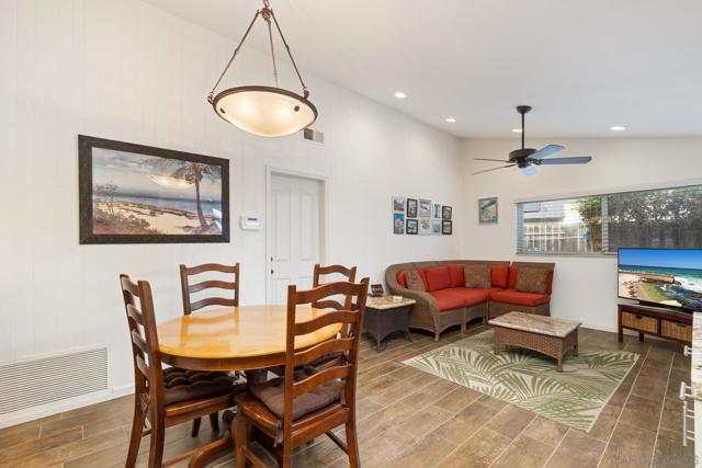 1745 Tamarack Ave, Carlsbad CA: https://media.crmls.org/mediaz/853063c5-074b-401f-9eac-dd8481073eef.jpg