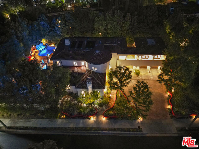 18414 Corazon Circle, Tarzana CA: https://media.crmls.org/mediaz/85307978-6877-4a7a-a60a-deea4dbb80d6.jpg