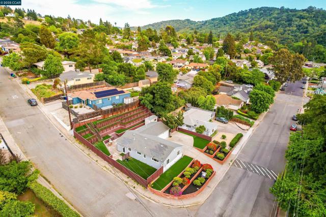 2951 Estates Ave, Pinole CA: https://media.crmls.org/mediaz/8531584e-91ca-4a54-8d7f-b677b0cb90a9.jpg