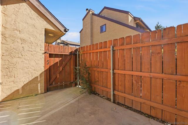 1585 Stone Edge Cir, El Cajon CA: https://media.crmls.org/mediaz/85319789-427f-4796-ac3b-7263d08874cf.jpg