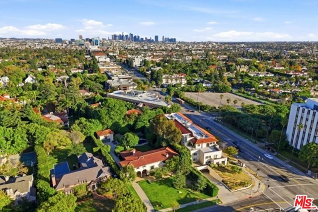 4661 Wilshire Boulevard, Los Angeles CA: https://media.crmls.org/mediaz/85323d8e-9cf8-452b-8096-628f8e02473c.jpg