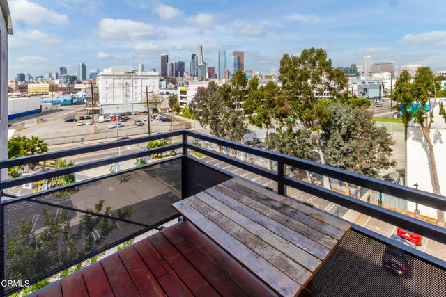 825 E 4th Street, Los Angeles CA: https://media.crmls.org/mediaz/85326cf1-7715-4281-9f58-02afe6296481.jpg