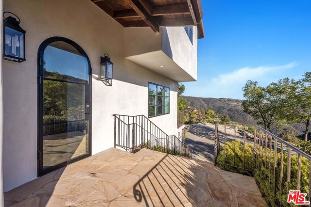 2382 Live Oak Meadows Road, Malibu CA: https://media.crmls.org/mediaz/8533a084-3c4f-4695-b81c-c031bf0e2699.jpg