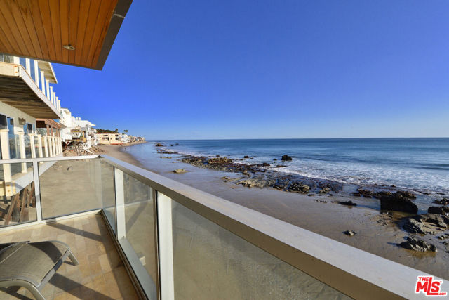 24826 Malibu Road, Malibu CA: https://media.crmls.org/mediaz/8533b3a3-a4f1-4abc-afd9-95b4c88c0235.jpg