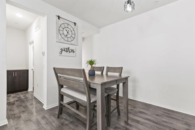 5402 Sand Arch Ln 199, San Diego CA: https://media.crmls.org/mediaz/8533e04c-5f4a-4663-b957-8b6bfef2427f.jpg