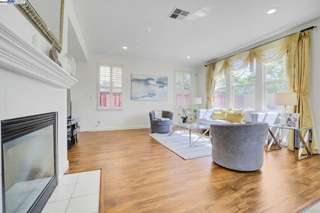 200 ARDEN CT, San Ramon CA: https://media.crmls.org/mediaz/85340adf-1859-42e8-b287-1b36f1134dc4.jpg