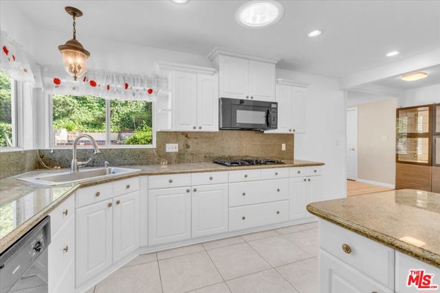 23264 Calvert Street, Woodland Hills CA: https://media.crmls.org/mediaz/85346d9a-b690-4862-b031-a98c1b8d1ab8.jpg
