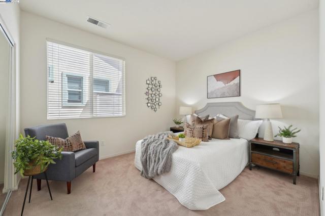 491 Central Park Pl, Brentwood CA: https://media.crmls.org/mediaz/85347d27-c8bc-40f6-9bf9-a910fdc1c720.jpg