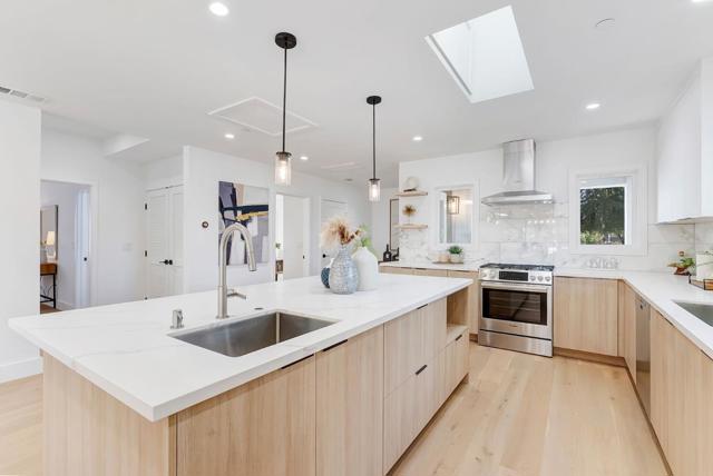 827 S Idaho Street, San Mateo CA: https://media.crmls.org/mediaz/85348166-abad-4373-8948-df8435d7d348.jpg