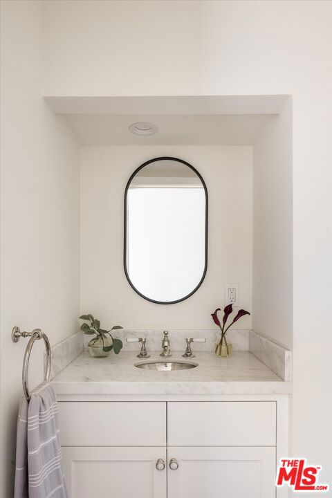 322 Lorraine Boulevard, Los Angeles CA: https://media.crmls.org/mediaz/8534aceb-a9ee-4c4d-98f9-f6d81fa0ff25.jpg