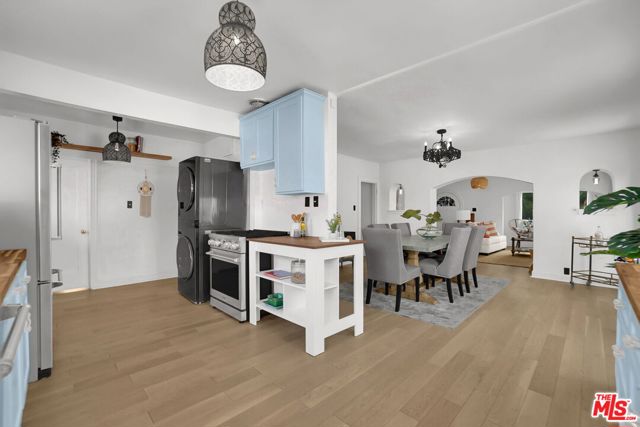 632 N Mariposa Avenue, Los Angeles CA: https://media.crmls.org/mediaz/8534ae1b-4718-4c7b-b257-0232ad8f49d7.jpg