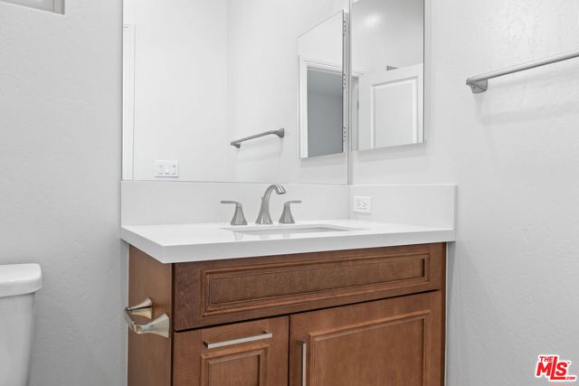 3719 Pathway Court, Bakersfield CA: https://media.crmls.org/mediaz/8534d41f-e578-4907-8d2c-ce5c4f16c6e8.jpg