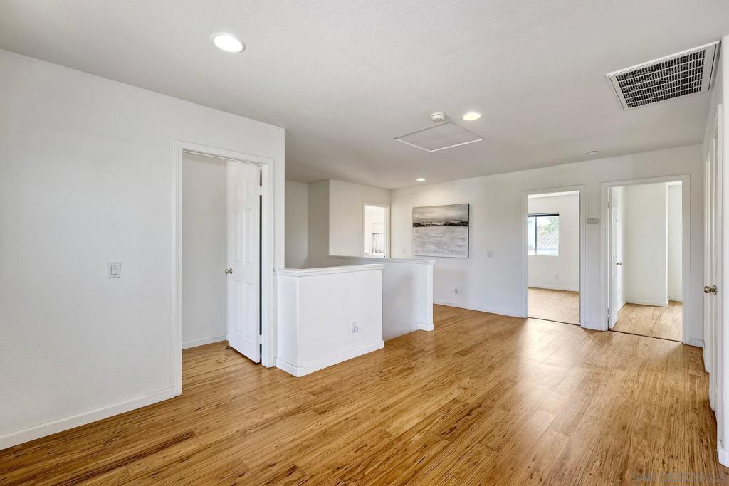 MLS #250036045SD img 19