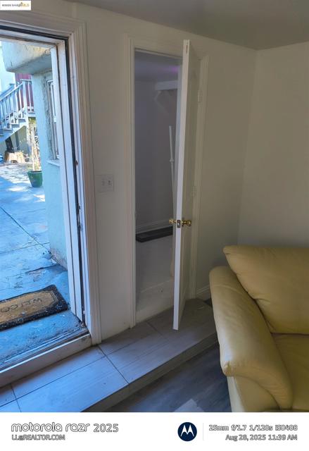 2820 LINDEN ST, Oakland CA: https://media.crmls.org/mediaz/8536412e-6af7-430b-85da-fe9bc2d3930b.jpg