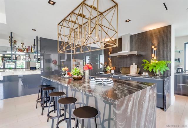 969 Adella Ave, Coronado CA: https://media.crmls.org/mediaz/85365bdf-4a51-4a30-9715-38fe09142341.jpg